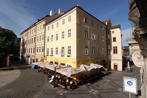 Hotel Lippert Praag Buitenkant foto